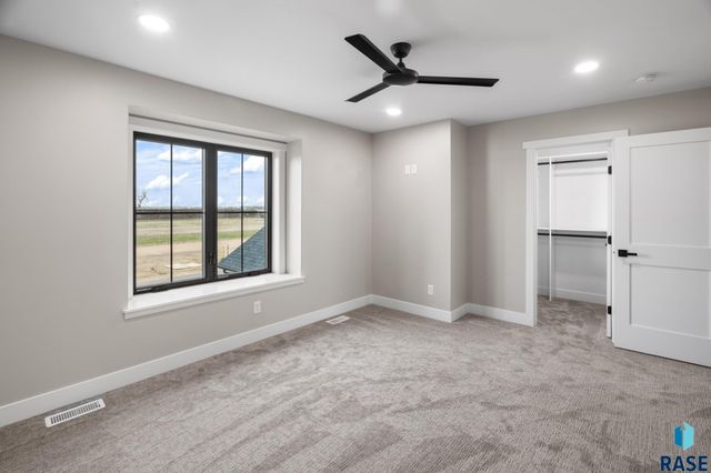 1137 E Thompson Pl Place, Tea, SD 57064