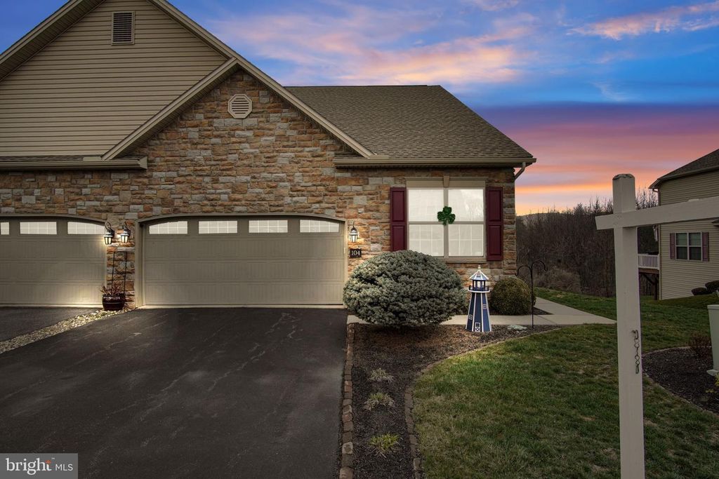 104 CREST VW, Carlisle, PA 17013