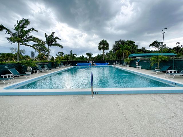 2950 SE Ocean Boulevard 126-4, Stuart, FL 34996