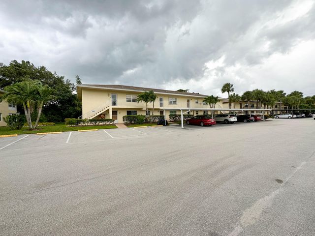 2950 SE Ocean Boulevard 126-4, Stuart, FL 34996