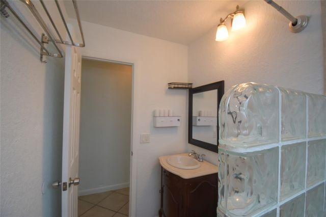 960 NW 49th St, Deerfield Beach, FL 33064