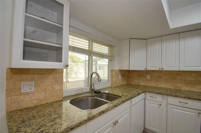 960 NW 49th St, Deerfield Beach, FL 33064