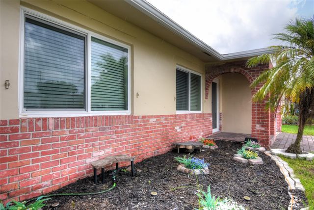 960 NW 49th St, Deerfield Beach, FL 33064