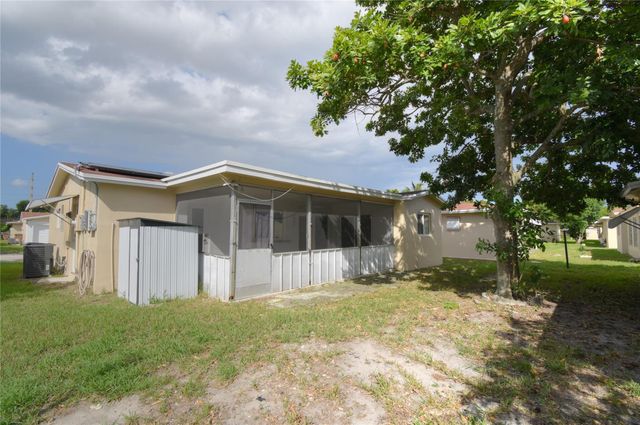 960 NW 49th St, Deerfield Beach, FL 33064