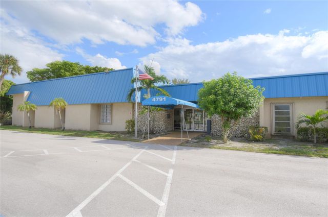 960 NW 49th St, Deerfield Beach, FL 33064