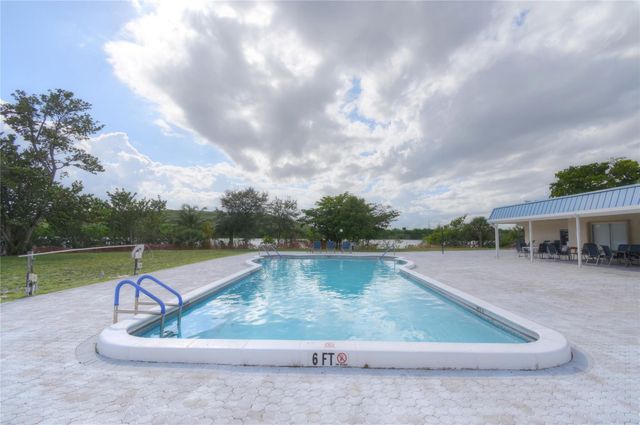 960 NW 49th St, Deerfield Beach, FL 33064