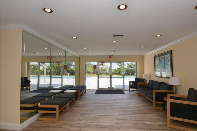 960 NW 49th St, Deerfield Beach, FL 33064