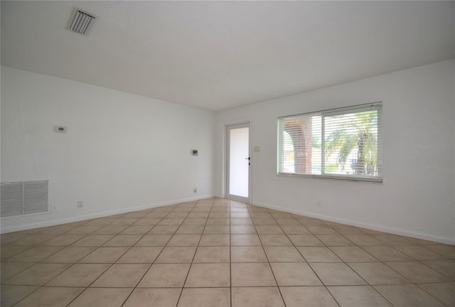 960 NW 49th St, Deerfield Beach, FL 33064