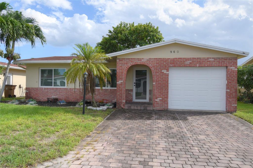 960 NW 49th St, Deerfield Beach, FL 33064