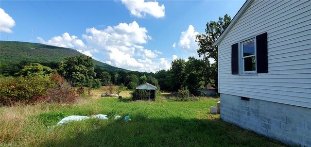 2185 Flat Rock Road, Pinnacle, NC 27043