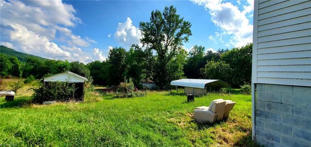 2185 Flat Rock Road, Pinnacle, NC 27043