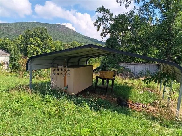 2185 Flat Rock Road, Pinnacle, NC 27043