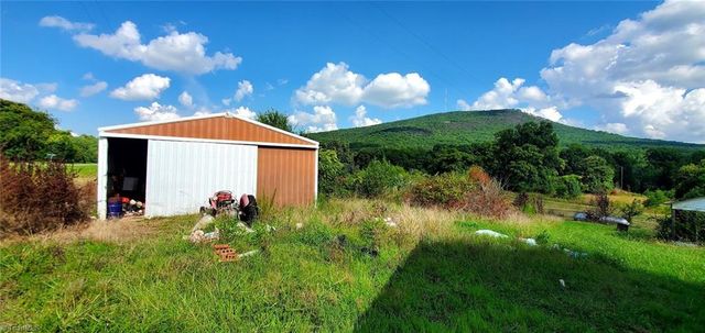 2185 Flat Rock Road, Pinnacle, NC 27043