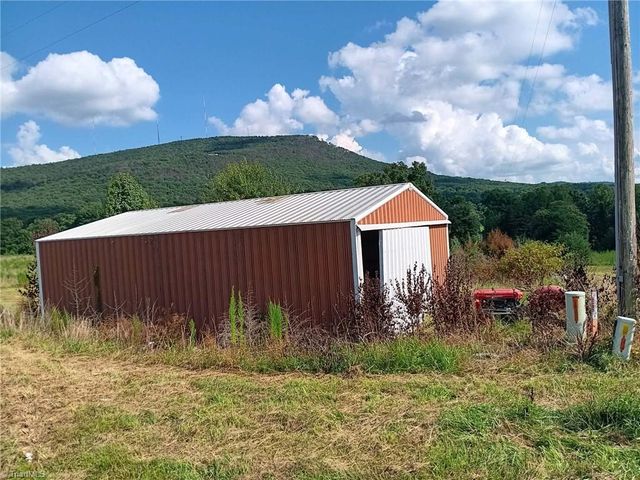 2185 Flat Rock Road, Pinnacle, NC 27043