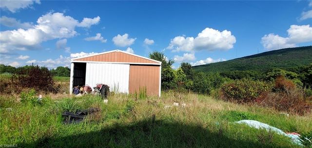 2185 Flat Rock Road, Pinnacle, NC 27043