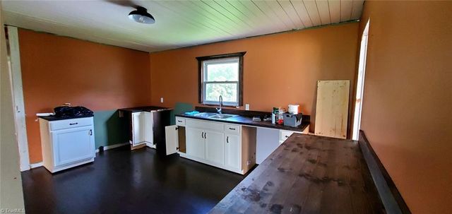 2185 Flat Rock Road, Pinnacle, NC 27043