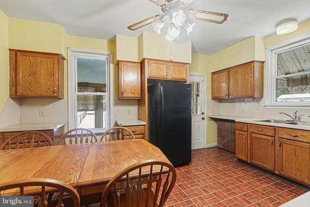 10 N 2ND ST, Wormleysburg, PA 17043