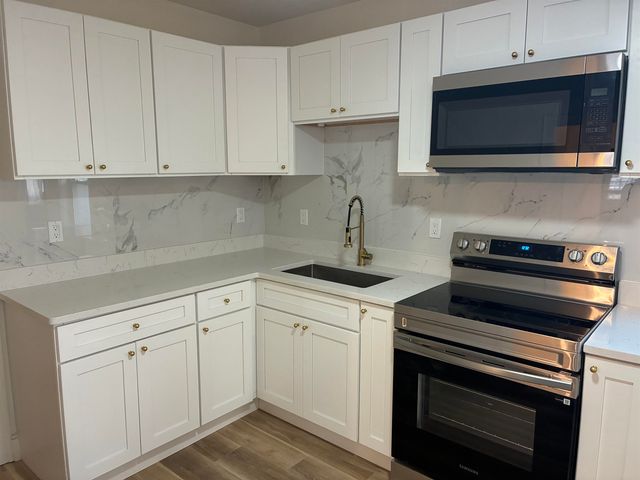 346 Lake Avenue, Manchester, NH 03103