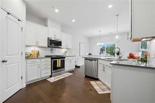 218 Ellis Lane, Woodstock, GA 30189