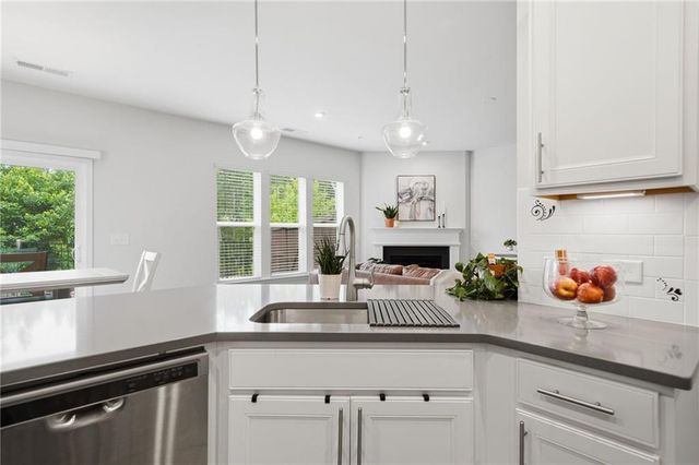218 Ellis Lane, Woodstock, GA 30189
