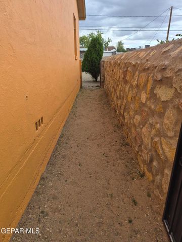 3915 Mobile Avenue 2, El Paso, TX 79930