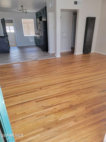 3915 Mobile Avenue 2, El Paso, TX 79930