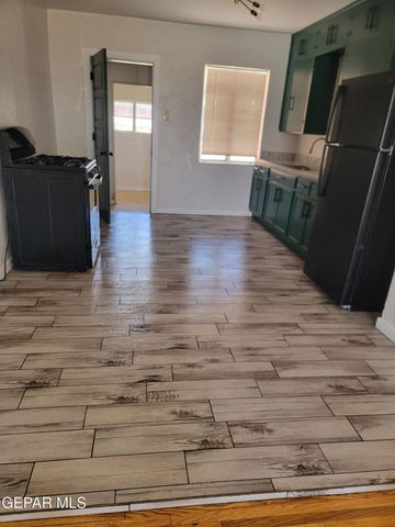 3915 Mobile Avenue 2, El Paso, TX 79930