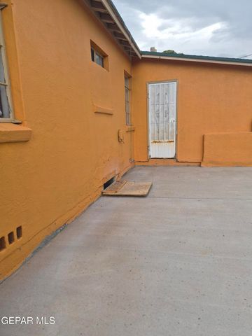 3915 Mobile Avenue 2, El Paso, TX 79930
