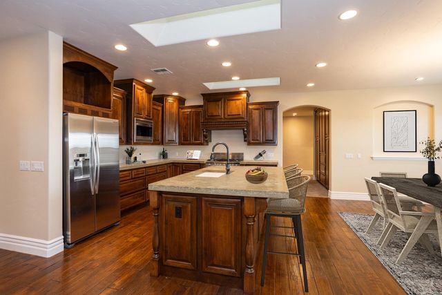 10107 N Oaks Ct, Oakdale, CA 95361