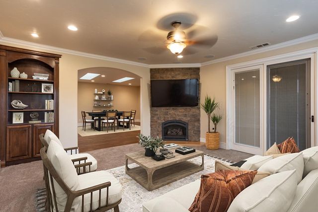 10107 N Oaks Ct, Oakdale, CA 95361