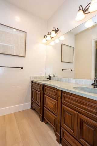 10107 N Oaks Ct, Oakdale, CA 95361