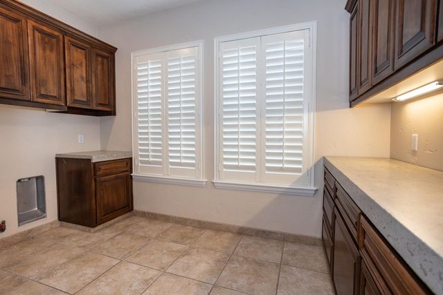 10107 N Oaks Ct, Oakdale, CA 95361