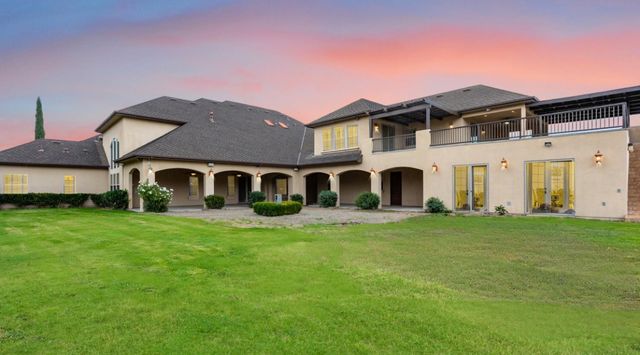 10107 N Oaks Ct, Oakdale, CA 95361