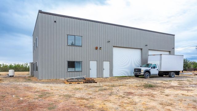 10107 N Oaks Ct, Oakdale, CA 95361