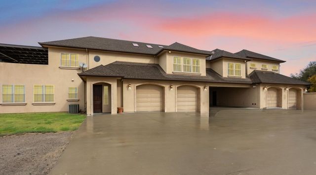 10107 N Oaks Ct, Oakdale, CA 95361