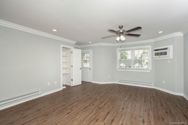 30 BAY POINT Court 19, West Babylon, NY 11704
