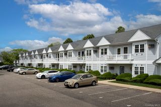 30 BAY POINT Court 19, West Babylon, NY 11704