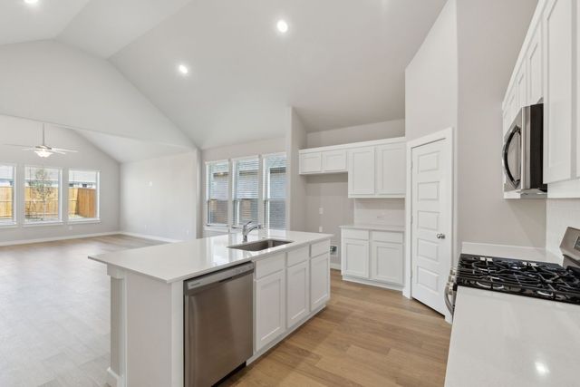 915 Ocean Breeze Way, Princeton, TX 75407