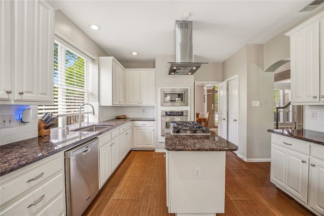 3508 Stone Creek Lane N, Fort Worth, TX 76137