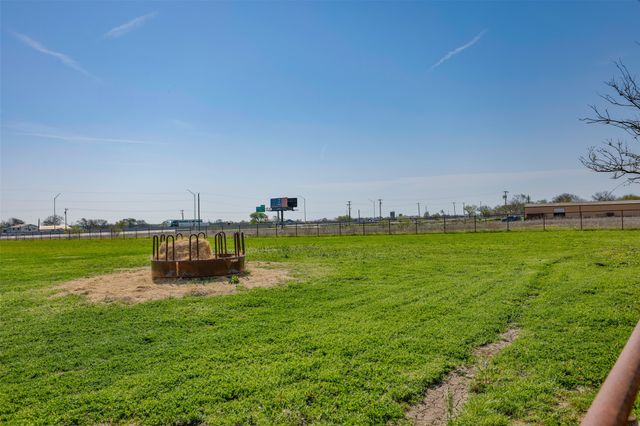 3511 S Interstate 35, Gainesville, TX 76240