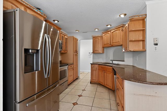 8421 Winnipesaukee Way, Lake Worth, FL 33467