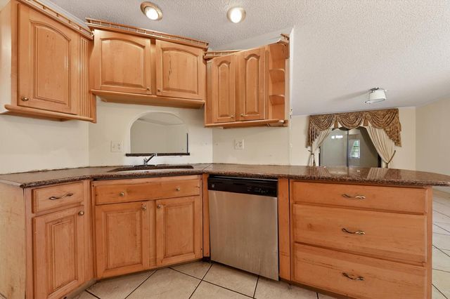 8421 Winnipesaukee Way, Lake Worth, FL 33467