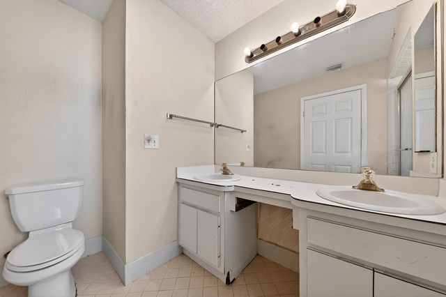 8421 Winnipesaukee Way, Lake Worth, FL 33467