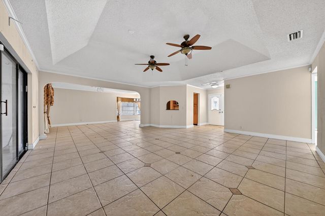 8421 Winnipesaukee Way, Lake Worth, FL 33467