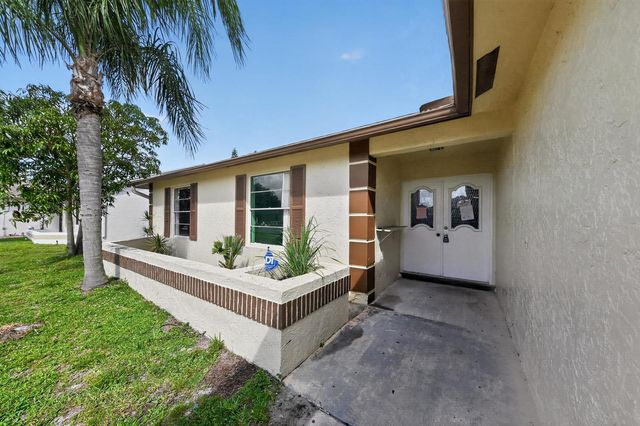 8421 Winnipesaukee Way, Lake Worth, FL 33467