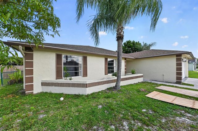 8421 Winnipesaukee Way, Lake Worth, FL 33467