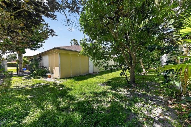 8421 Winnipesaukee Way, Lake Worth, FL 33467