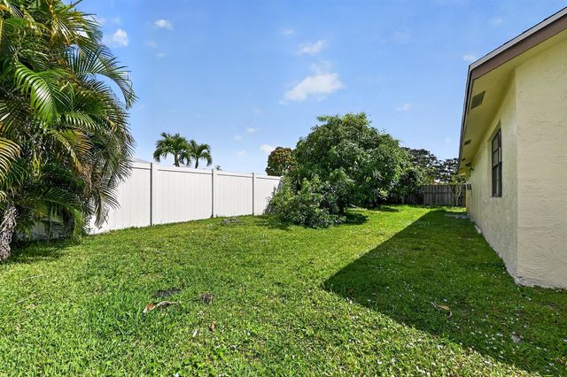 8421 Winnipesaukee Way, Lake Worth, FL 33467