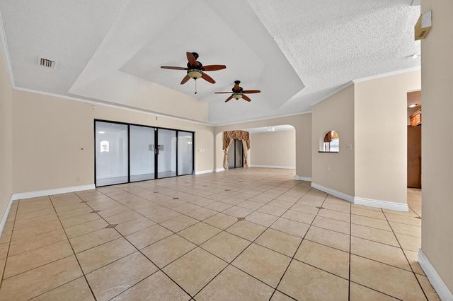 8421 Winnipesaukee Way, Lake Worth, FL 33467