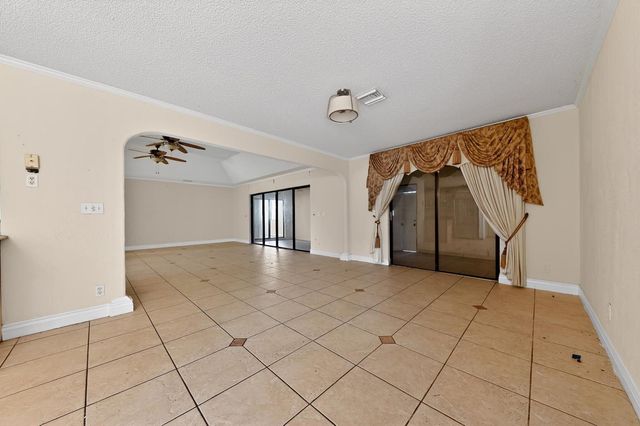 8421 Winnipesaukee Way, Lake Worth, FL 33467